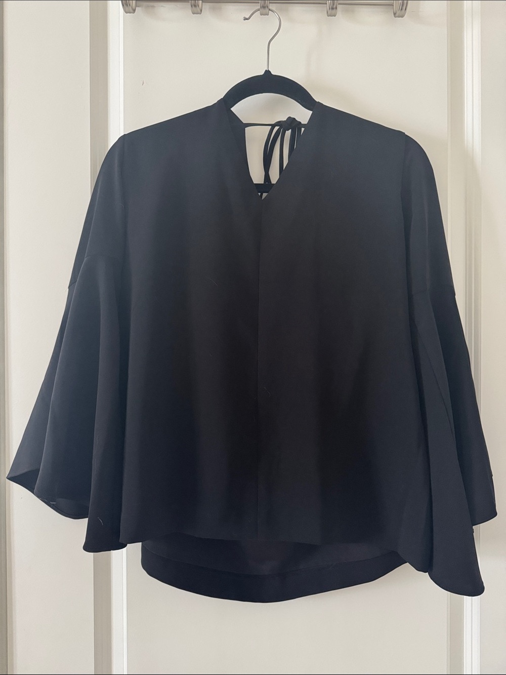 Trina Turk Black V-Neck Tie-Back Flow Blouse